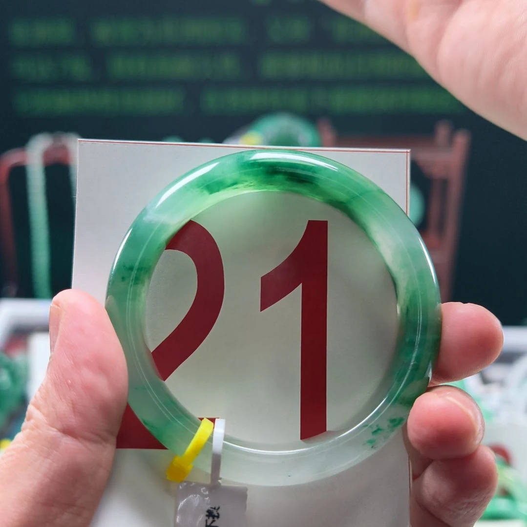 石英质玉（非洲翠）未镶嵌手镯