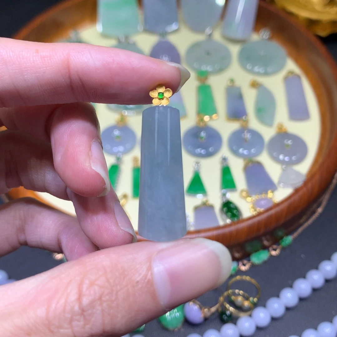 翡翠吊坠(不含链)18K金镶嵌