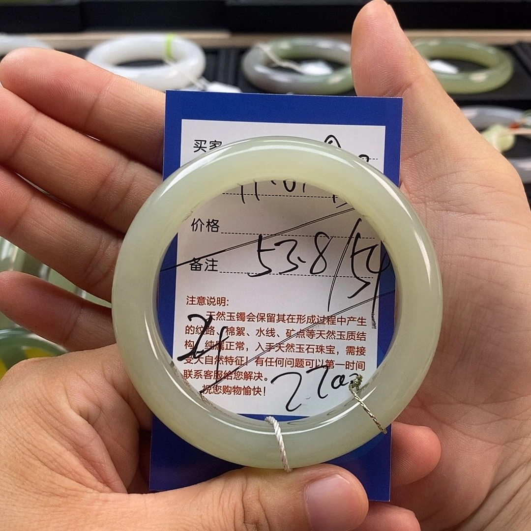 和田玉未镶嵌手镯