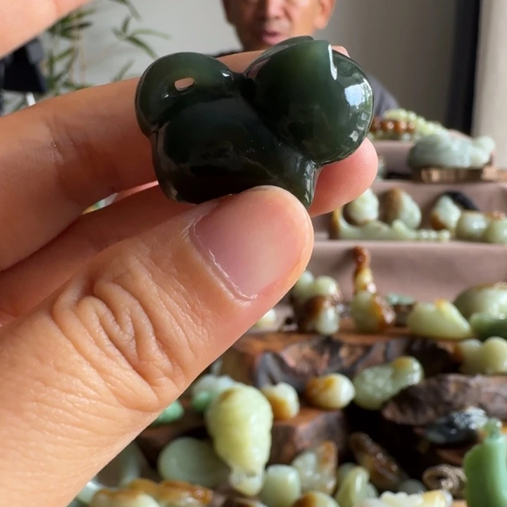 颈饰未镶嵌和田玉（糖玉）