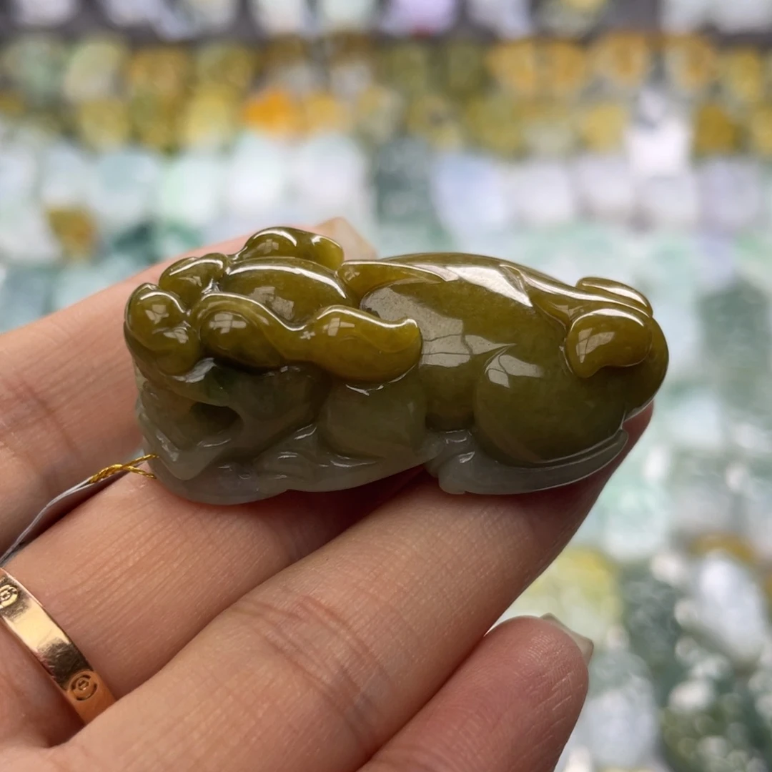 翡翠未镶嵌颈饰貔貅