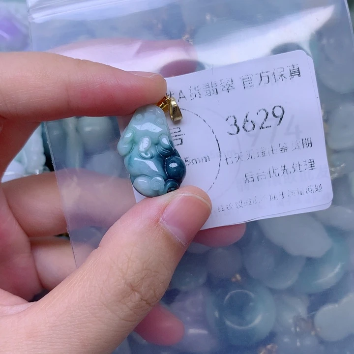 吊坠(不含链)未镶嵌翡翠