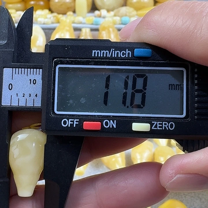 蜜蜡未镶嵌裸石16