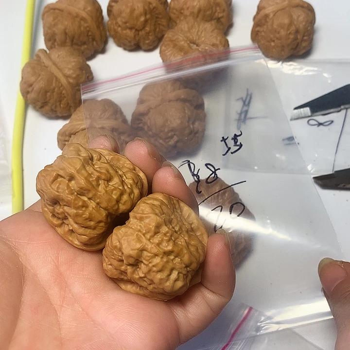 文玩核桃吊坠边38左右