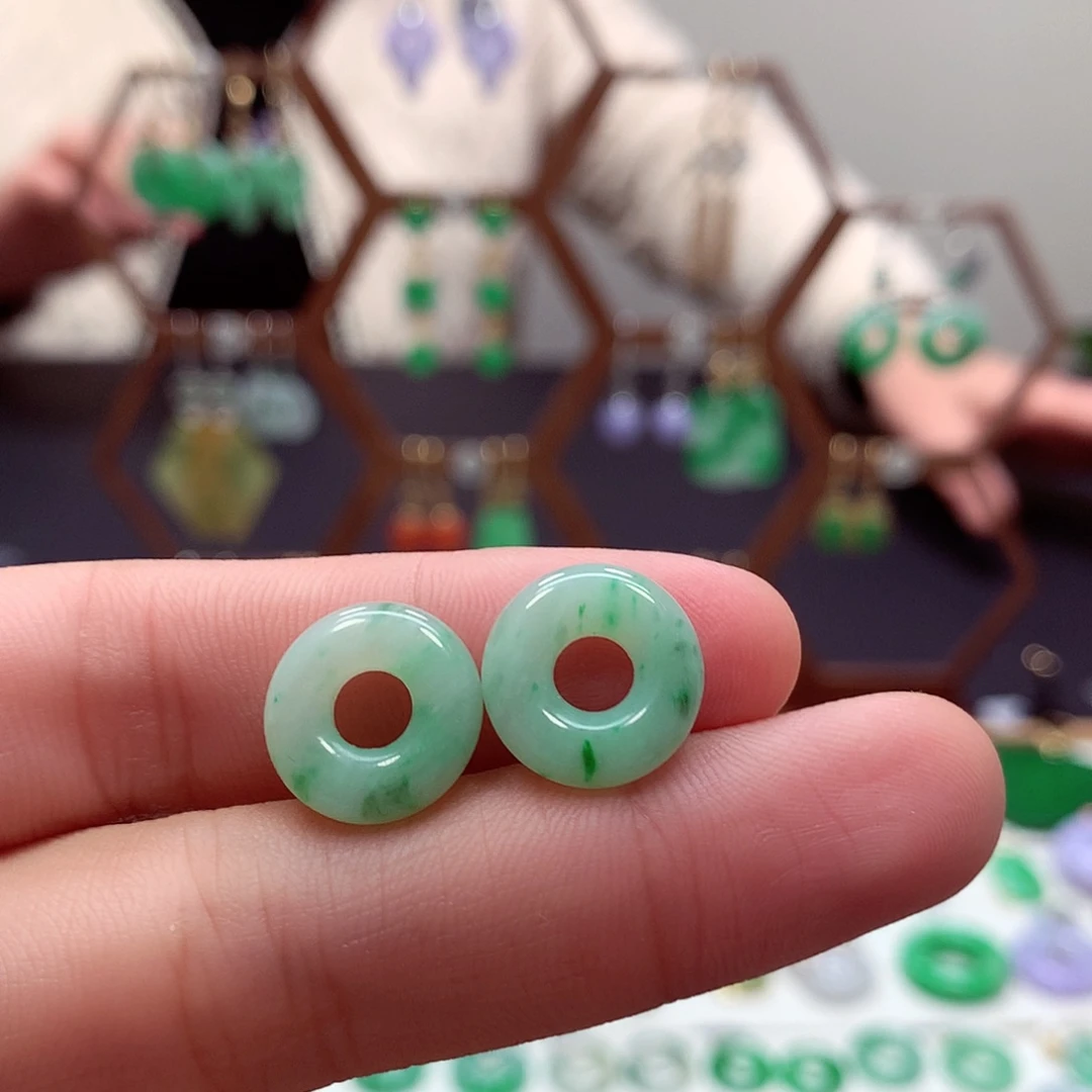 翡翠耳饰未镶嵌天然翡翠