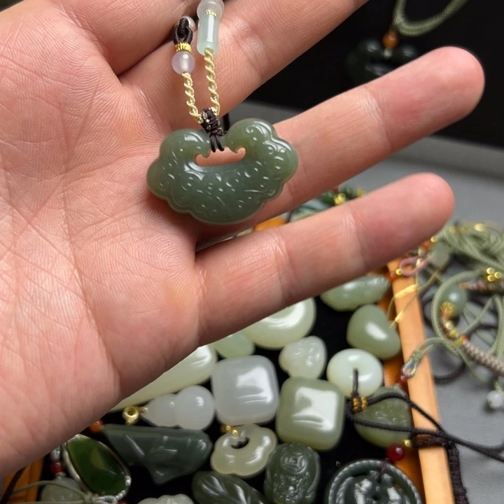 颈饰未镶嵌和田玉