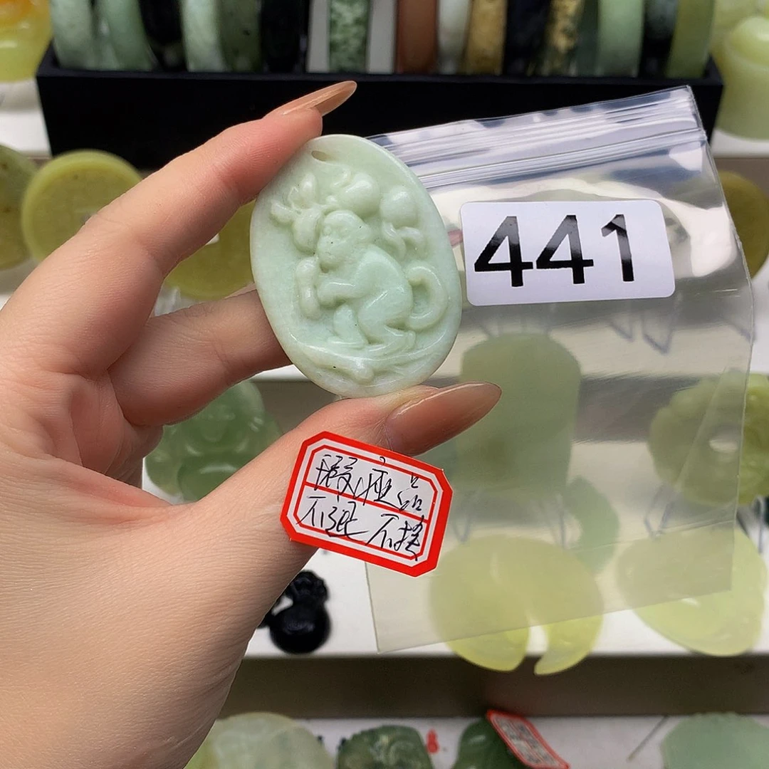 蛇纹石玉颈饰未镶嵌