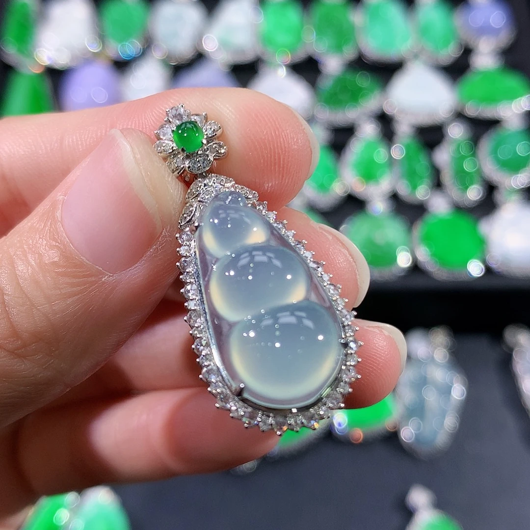 翡翠18K金镶嵌颈饰