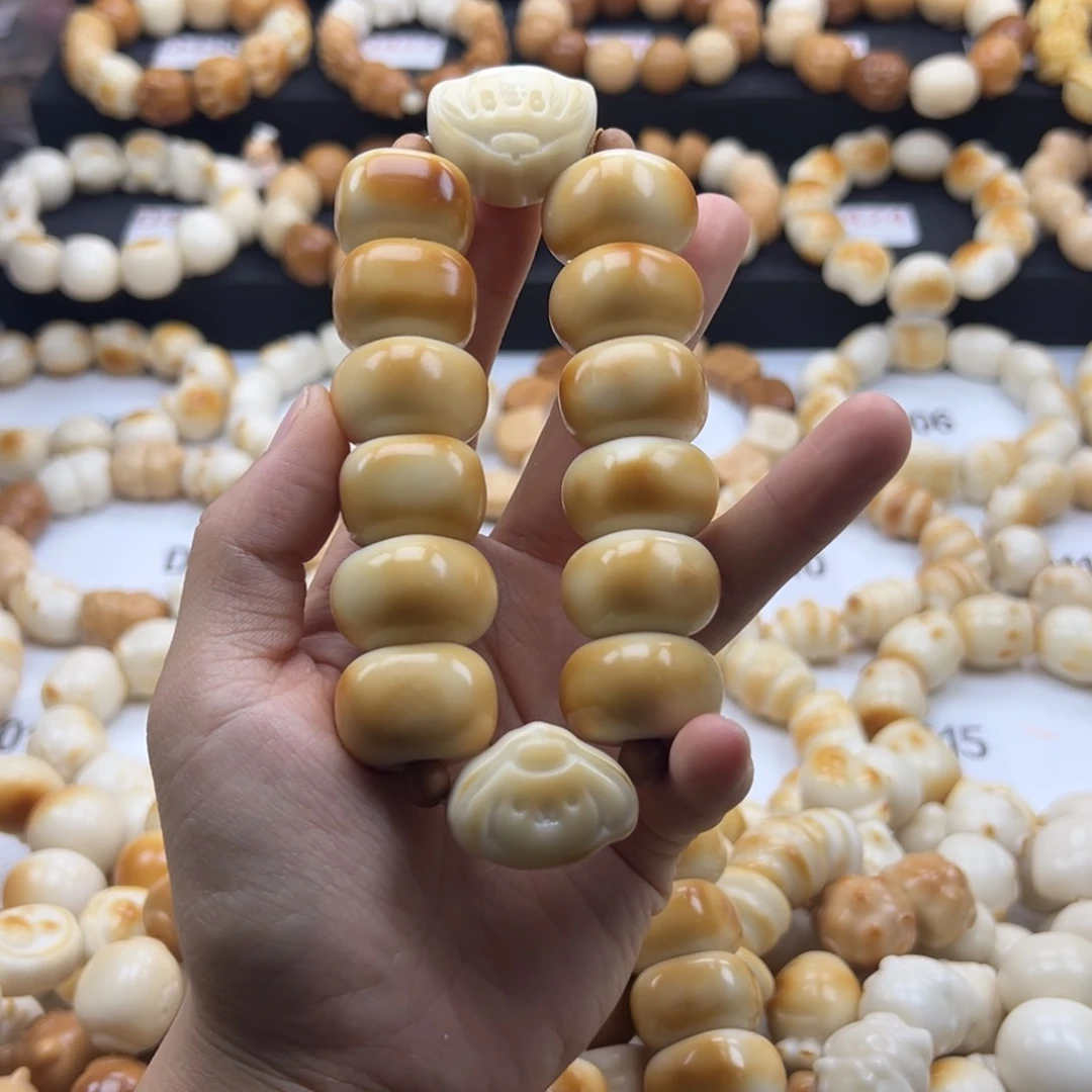 吊坠白玉菩提烤色微微瑕
