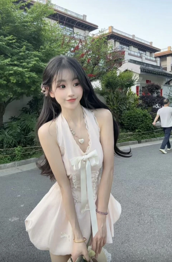 纯欲风仙女挂脖连衣裙露肩小个子法式显瘦开衫短裤三件套