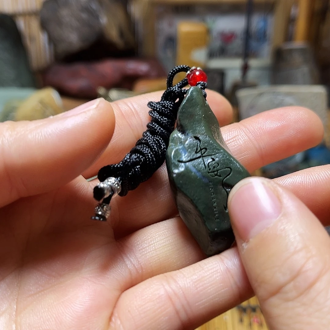 新疆原石雕刻手把件