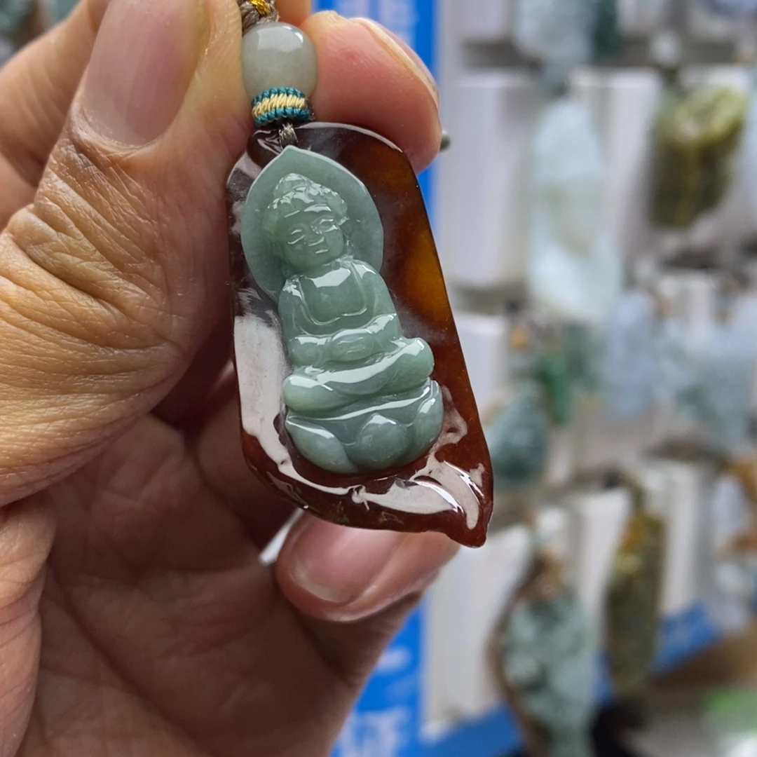 翡翠颈饰未镶嵌美**来佛