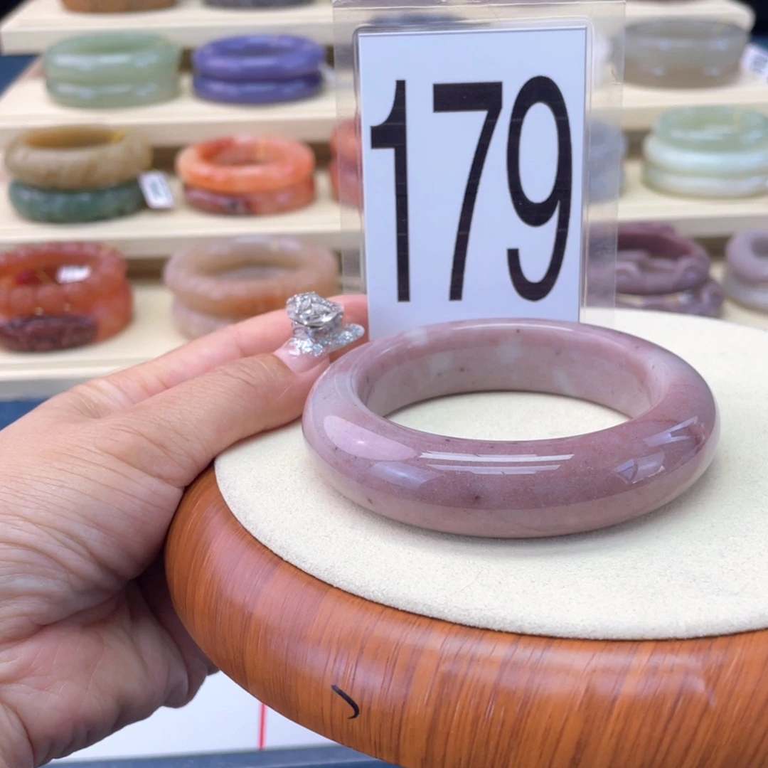 未镶嵌手镯石英岩玉