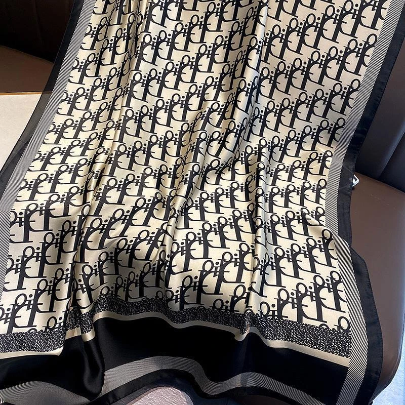 2025新款夏季防晒丝巾女丽百搭印花加长披肩外搭装饰围巾沙滩巾