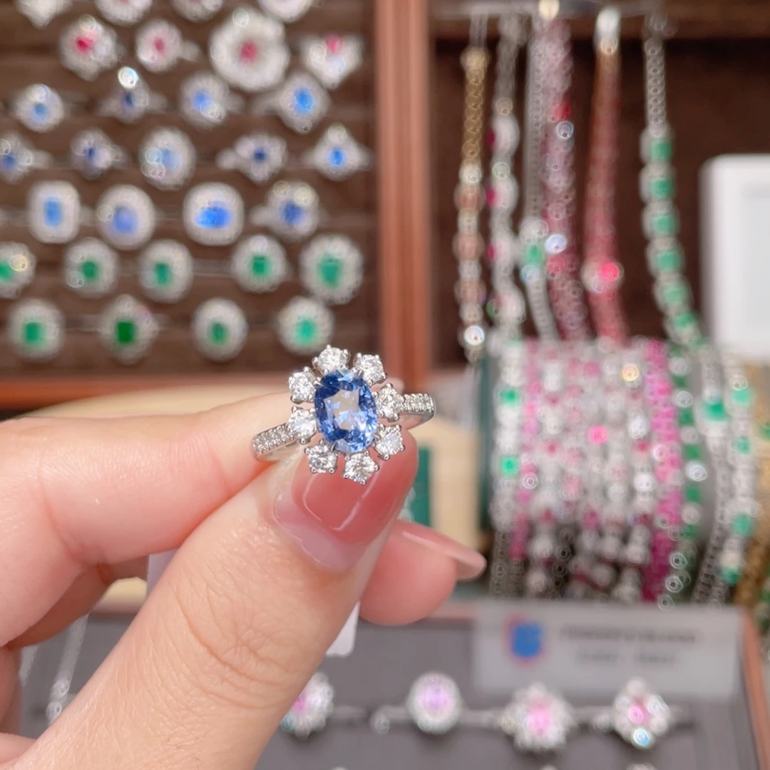 18K金镶嵌蓝宝石戒指无烧1.55