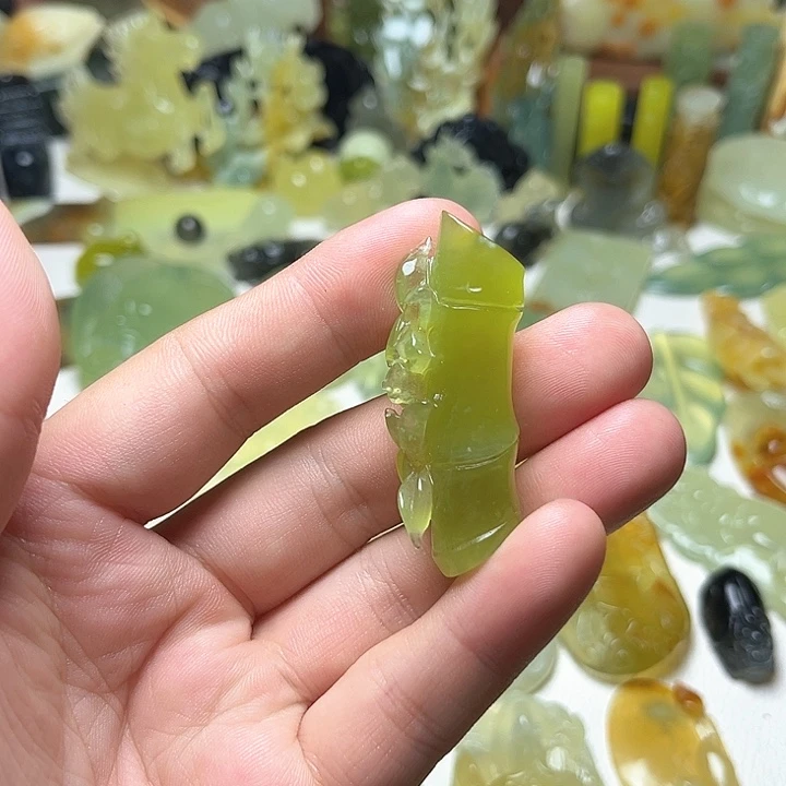 未镶嵌蛇纹石玉颈饰