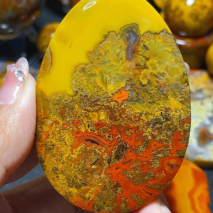 自***茶未镶嵌颈饰玛瑙/玉髓
