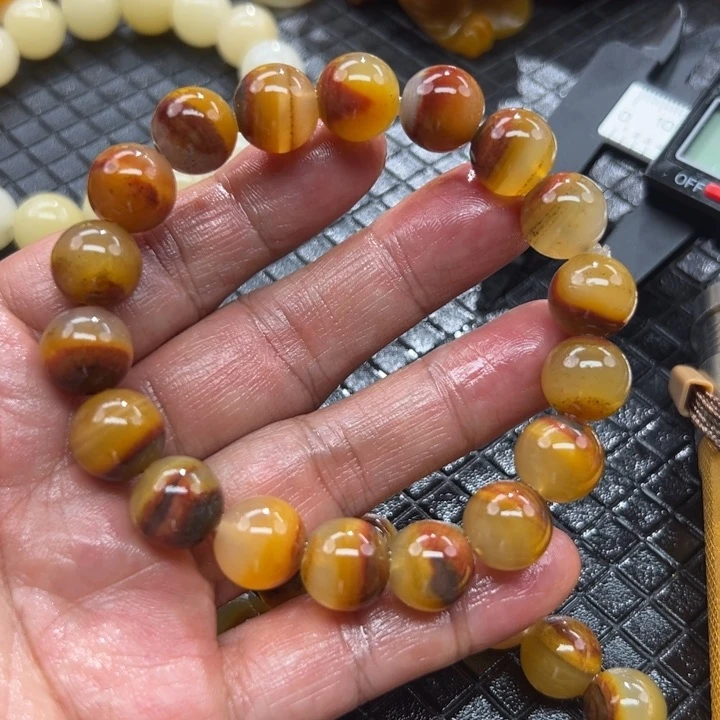 石英质玉未镶嵌颈饰