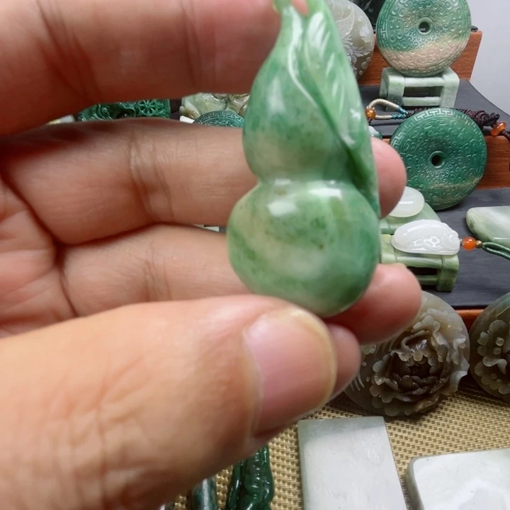 独山玉未镶嵌珠宝半成品
