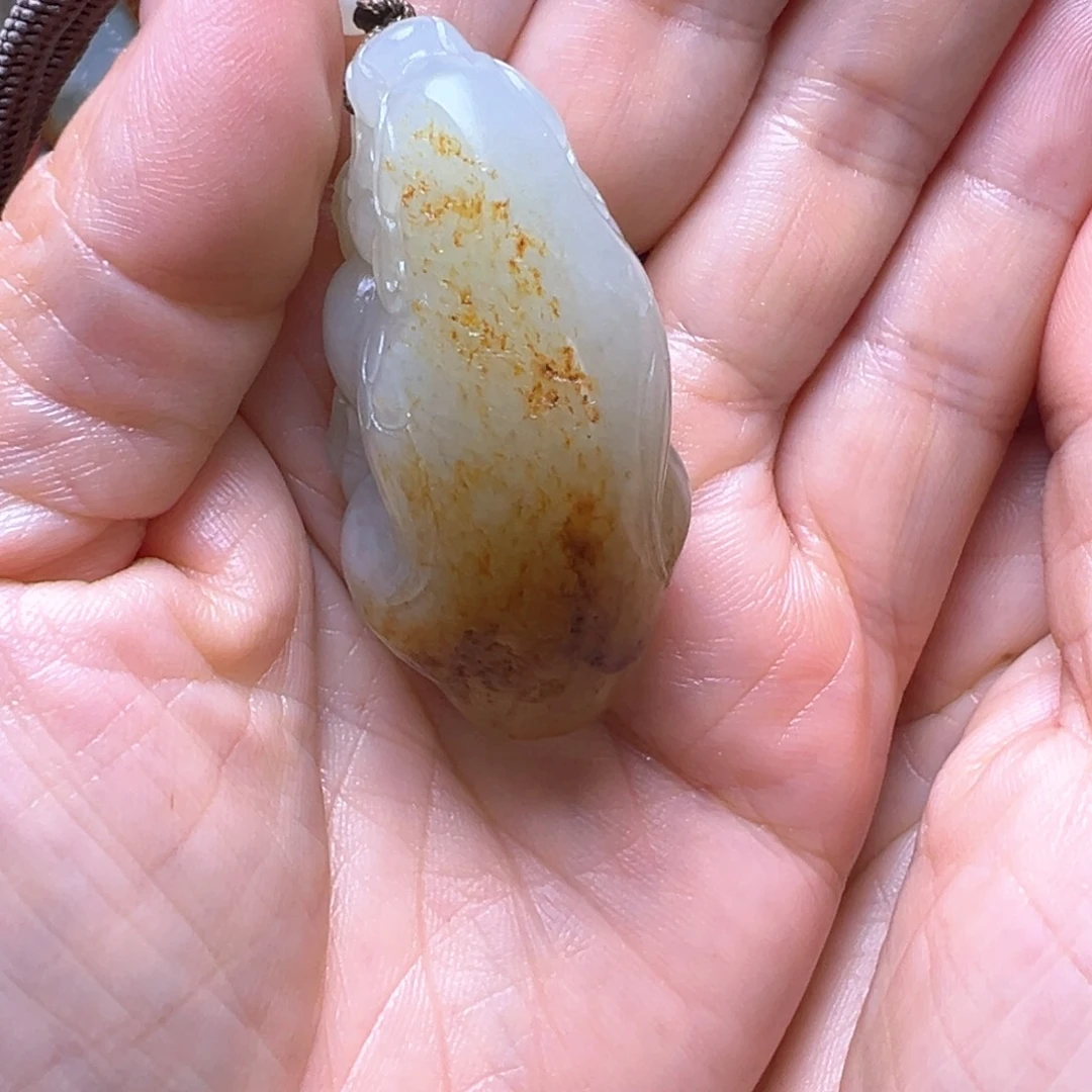 阳****颈饰未镶嵌和田玉