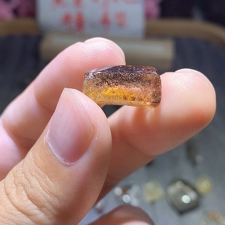 K***g颈饰未镶嵌水晶水晶