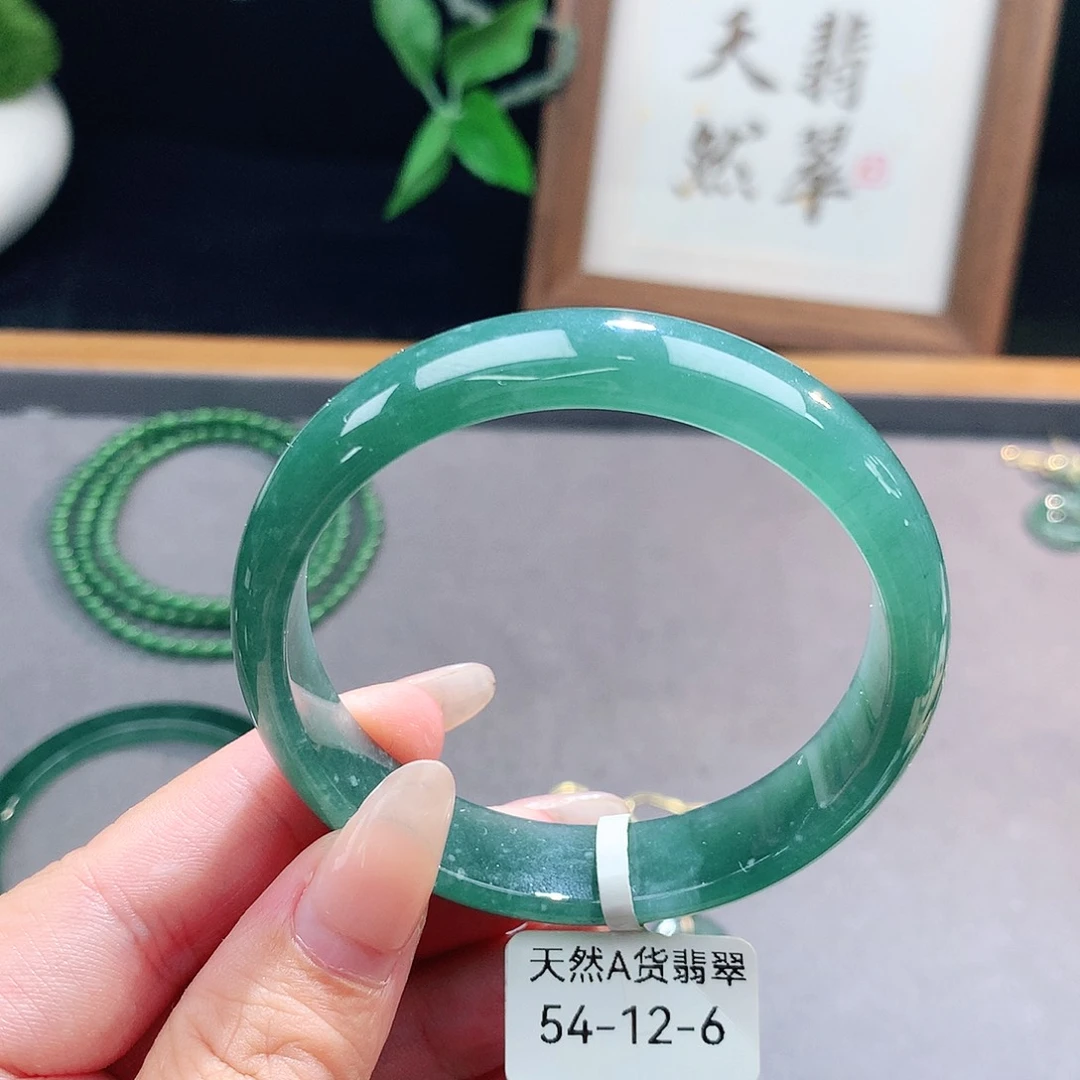 翡翠手镯（圆镯）未镶嵌