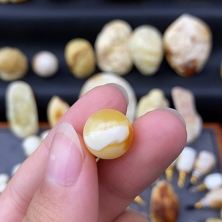 琥珀未镶嵌裸石13圆珠c306