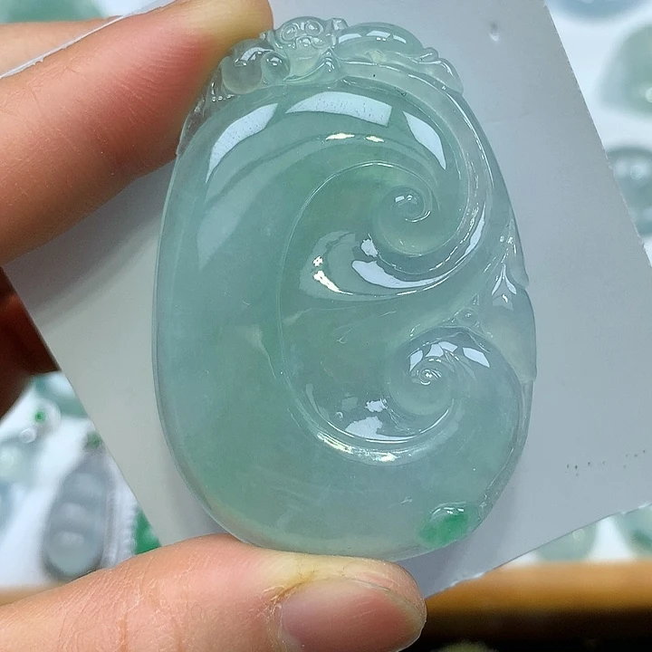 翡翠未镶嵌颈饰如意