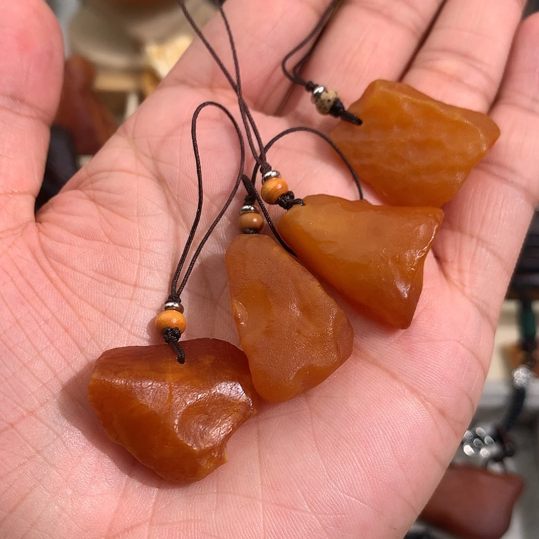 蜜蜡裸石未镶嵌发其中一个