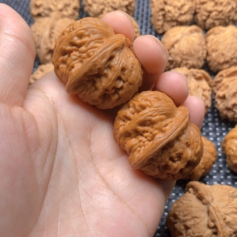 【闪购商品】文玩核桃吊坠转****虹核桃