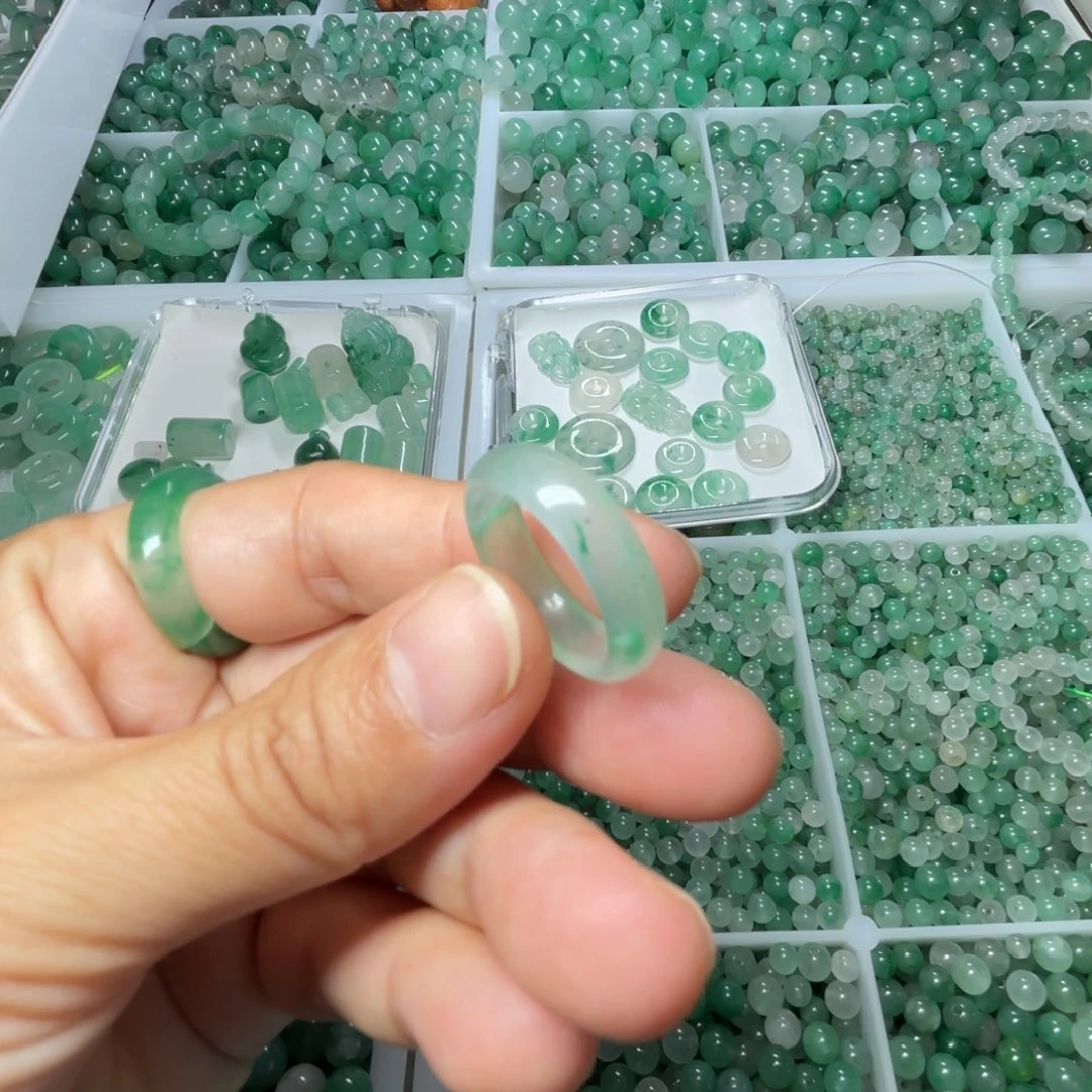 石英质玉（非洲翠）未镶嵌15号戒指有瑕