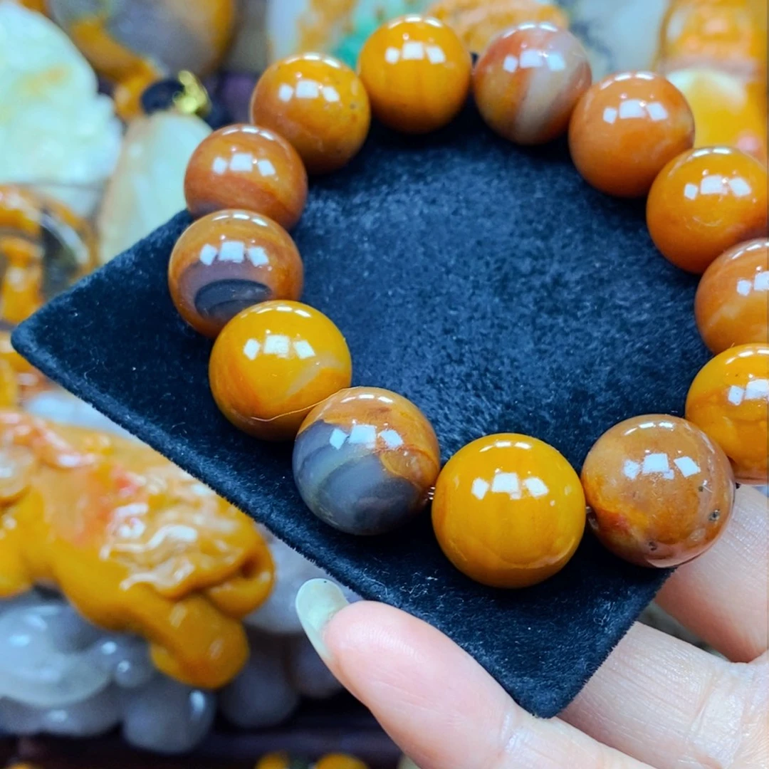 未镶嵌石英质玉（黄龙玉）颈饰