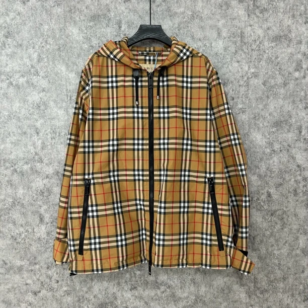 95新 BURBERRY/博柏利 经典格纹连帽外套