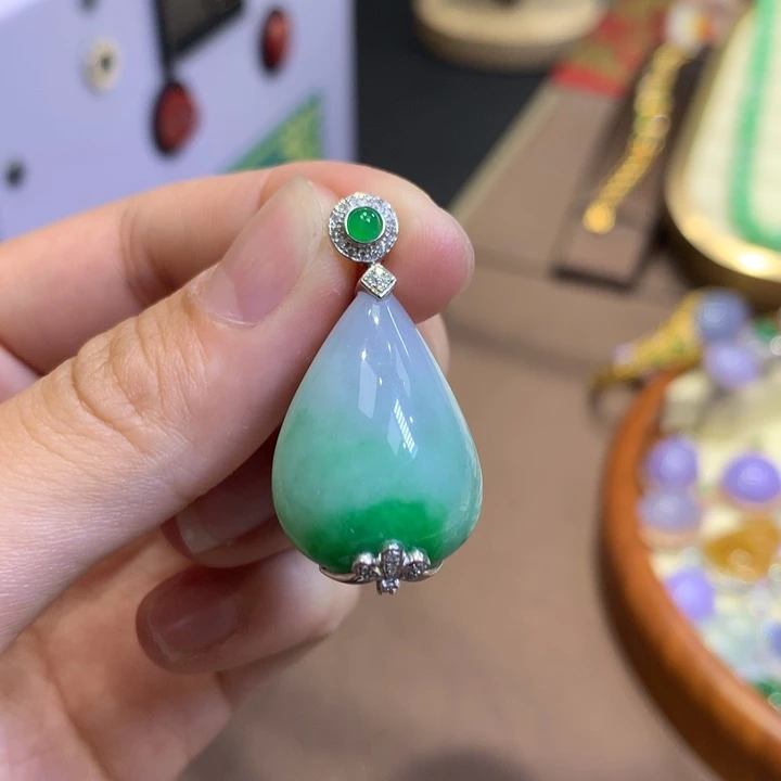 翡翠18K金镶嵌颈饰翡翠