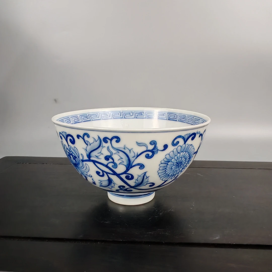 景德镇陶瓷茶器青花瓷纯手绘缠枝莲菊花图主人杯