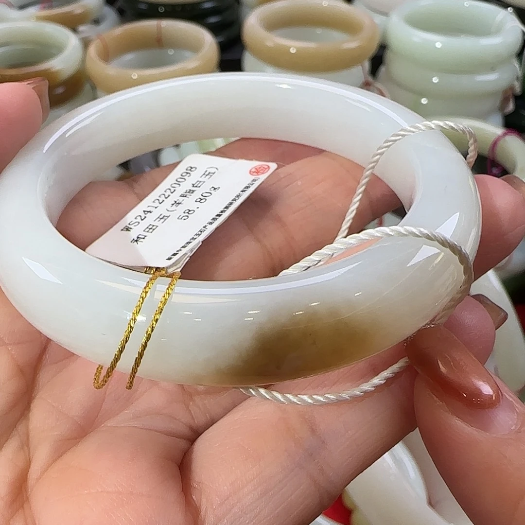 不***前和田玉未镶嵌手镯