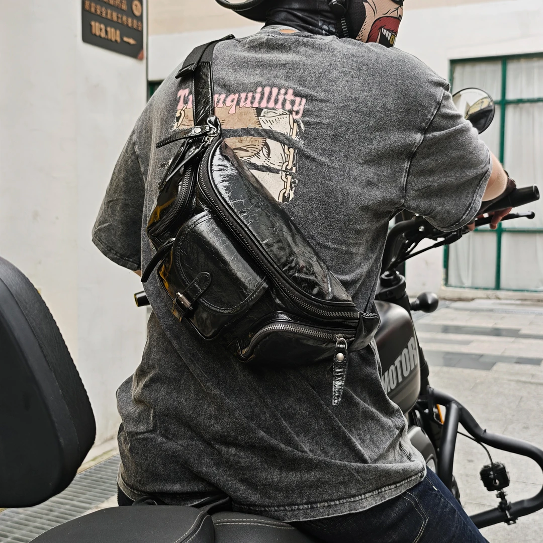 头层牛皮胸包男机车骑行大容量斜挎包个性真皮青年摩托车运动背包
