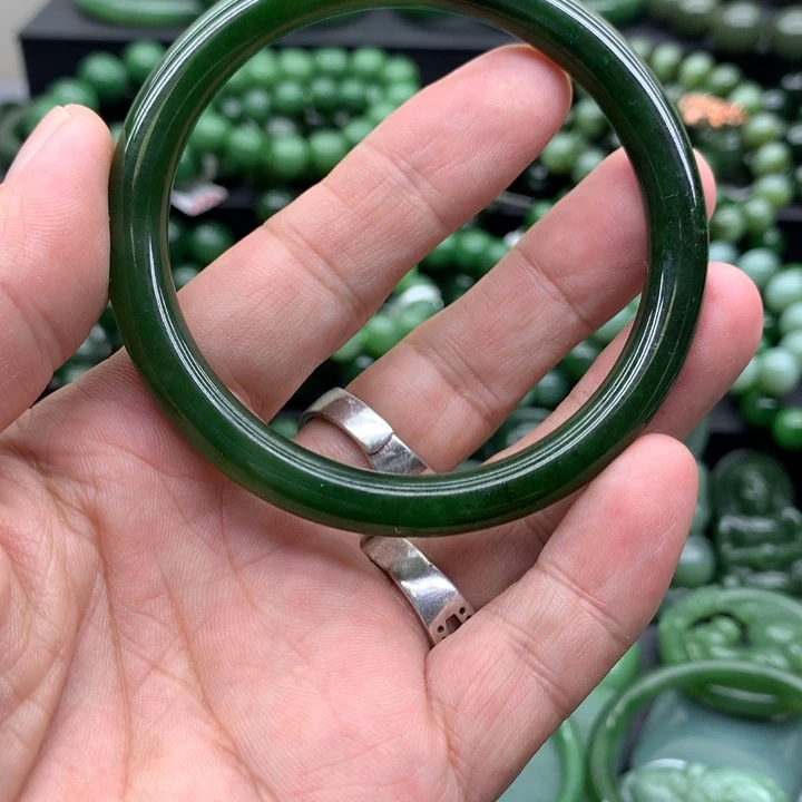 可****和田玉（碧玉）手镯未镶嵌