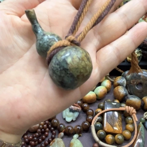 岫岩河磨玉（透闪石质玉）未镶嵌颈饰