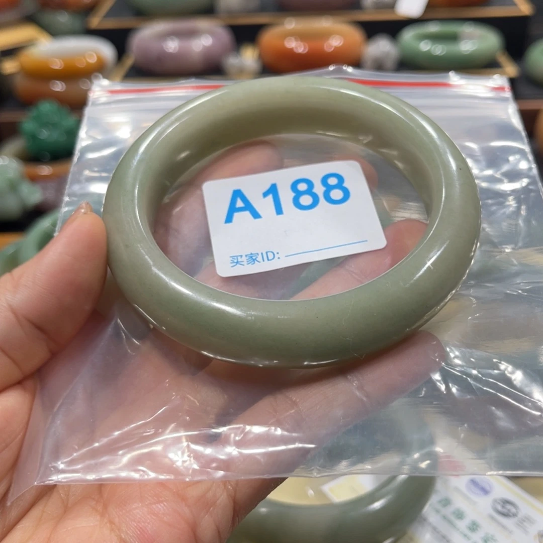 未镶嵌手镯石英岩玉㞮****）