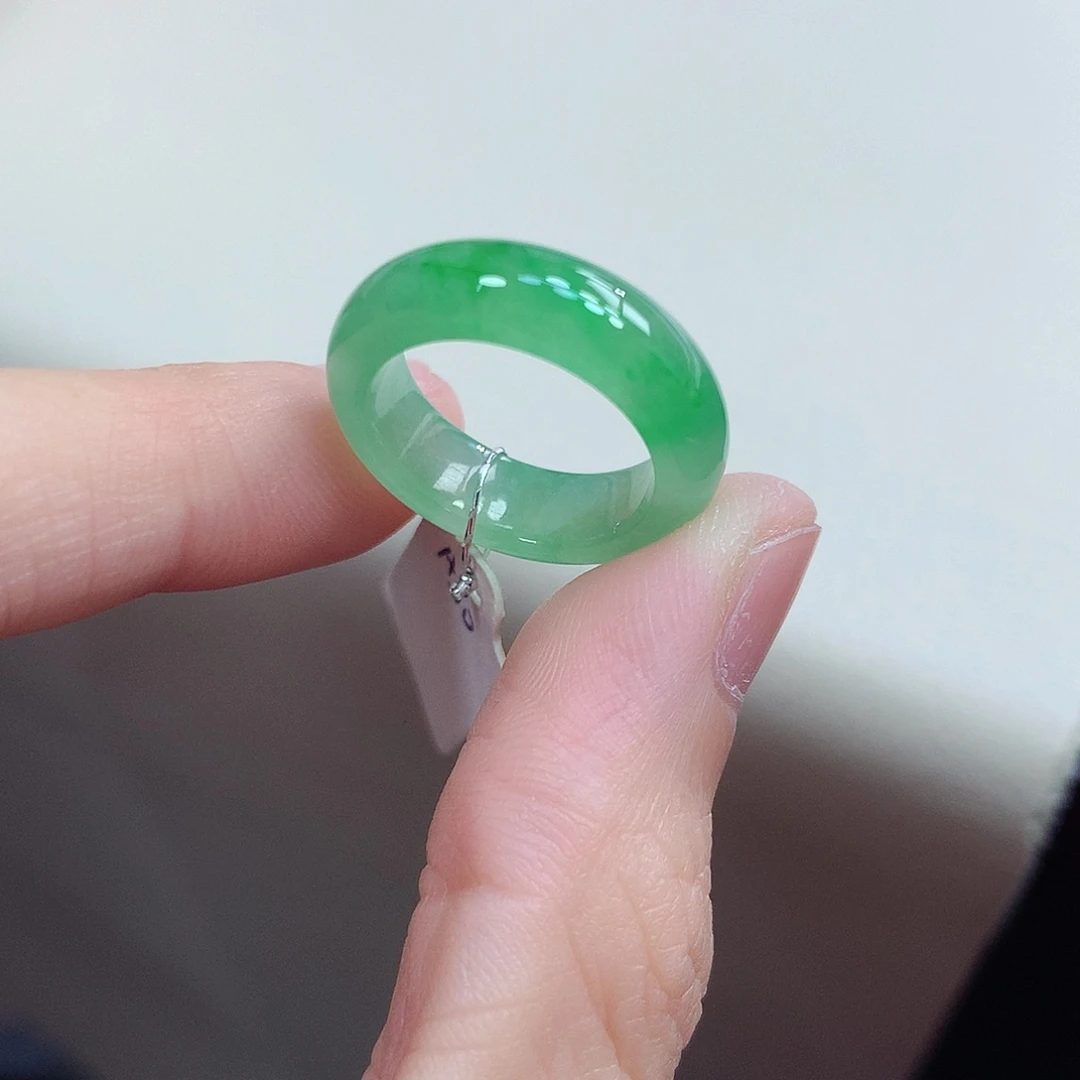 翡翠未镶嵌戒圈9号