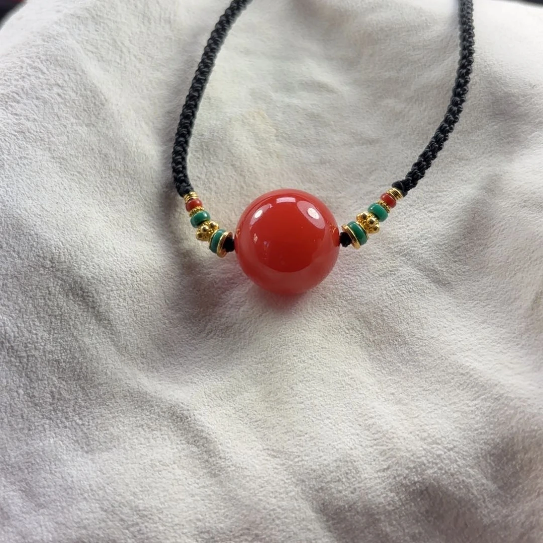 18K金镶嵌吊坠南红玛瑙