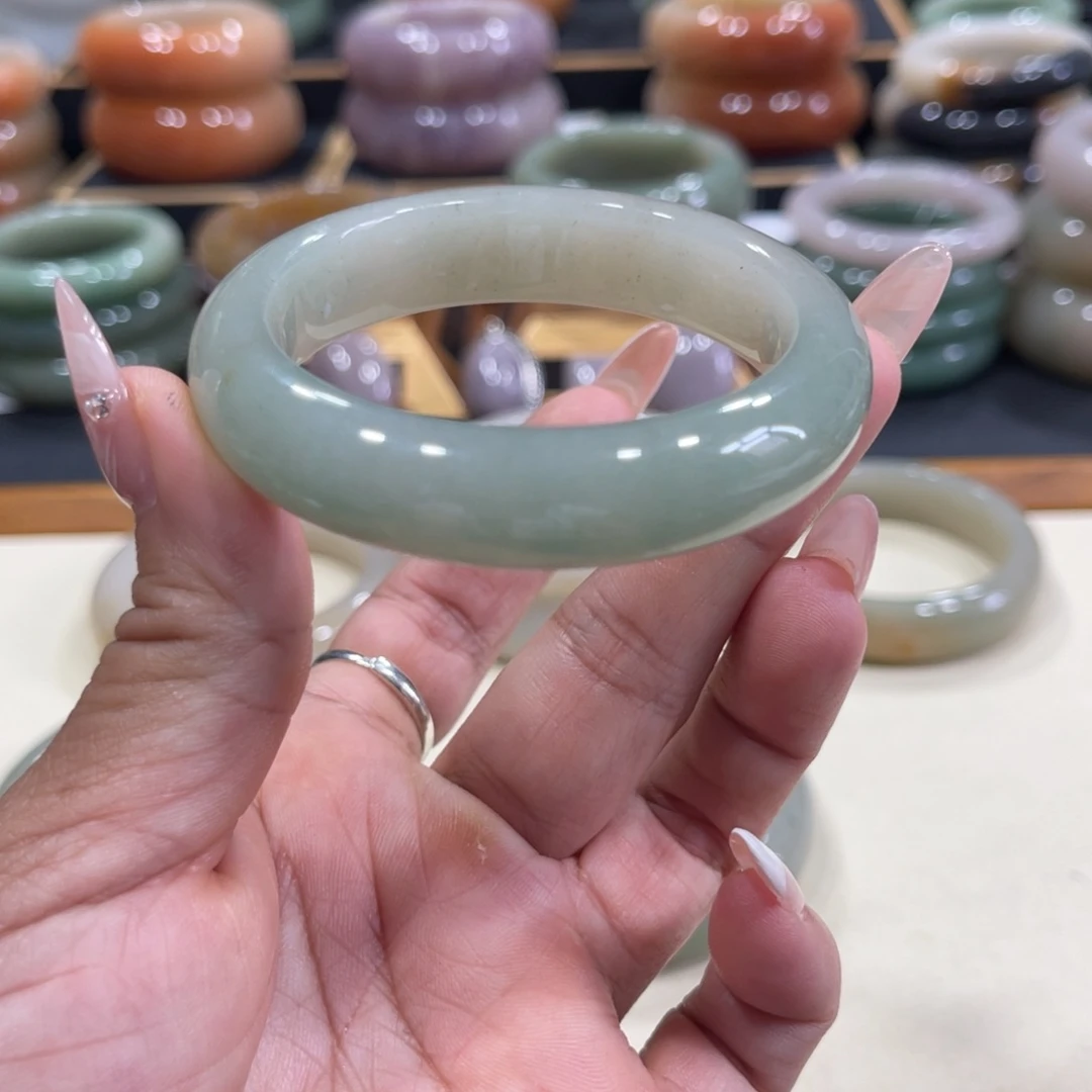 石英岩玉手镯未镶嵌
