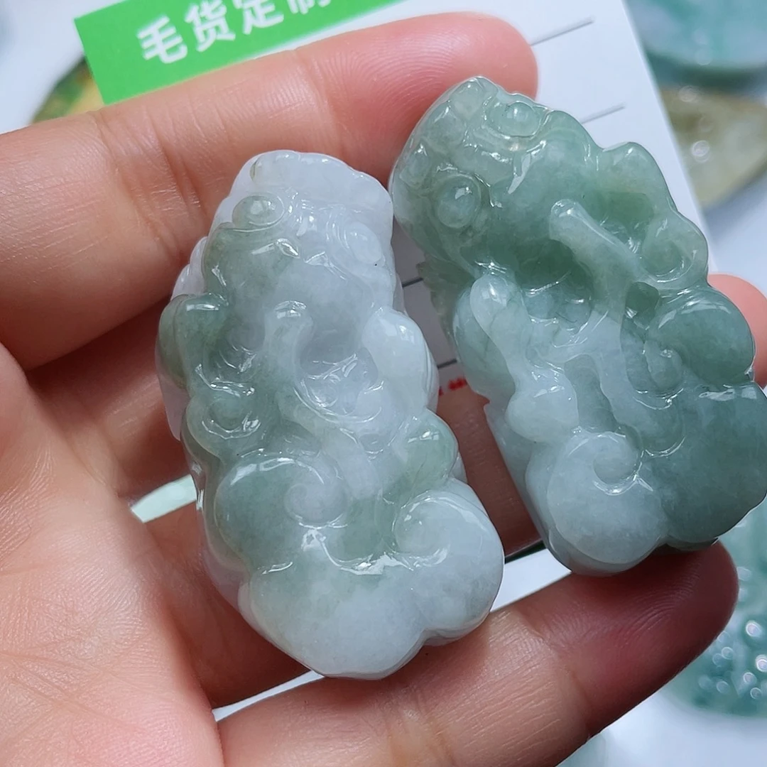 翡翠挂件未镶嵌翡翠