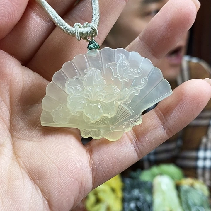 蛇纹石玉未镶嵌吊坠