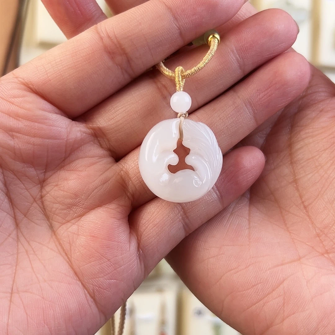 怦***咔和田玉未镶嵌颈饰