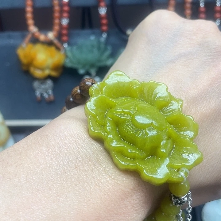 未镶嵌蛇纹石玉颈饰