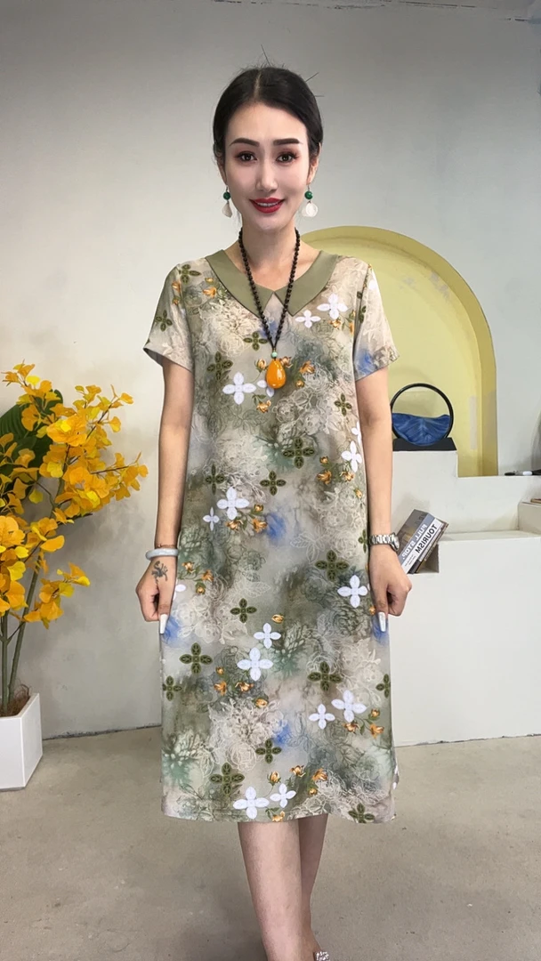 夏季新款娃娃领四叶草时尚宽松连衣裙