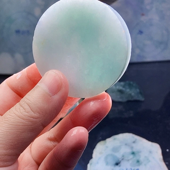 翡翠未镶嵌颈饰毛料56