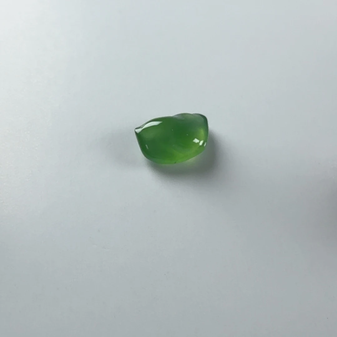 翡翠未镶嵌颈饰随行